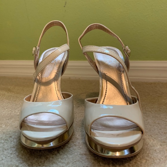 Heels - Picture 2 of 4